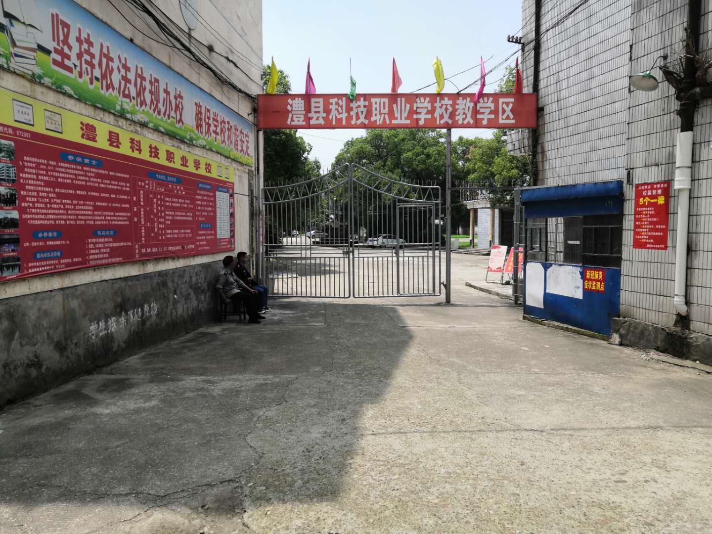 3643000221_1.jpg