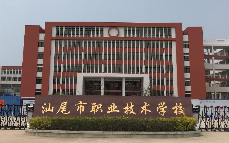 校门.jpg