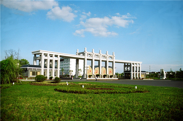 1.学院西大门.jpg
